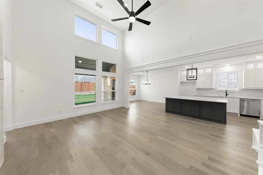 05. 5701 Burford - Family