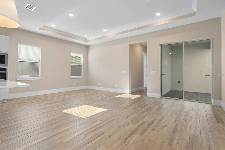 Spacious, unfurnished interior of a new home in , Winter Garden (Image 15).