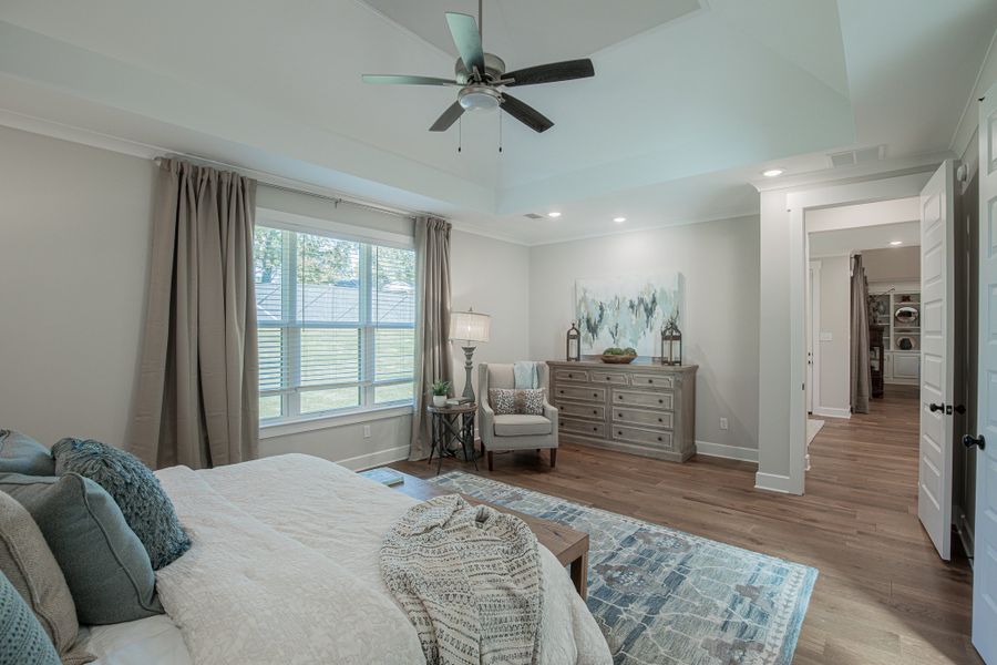 Representative furnished interior of a home built from the Huntington by Grant & Co in White Oak, Arlington (Image 45).