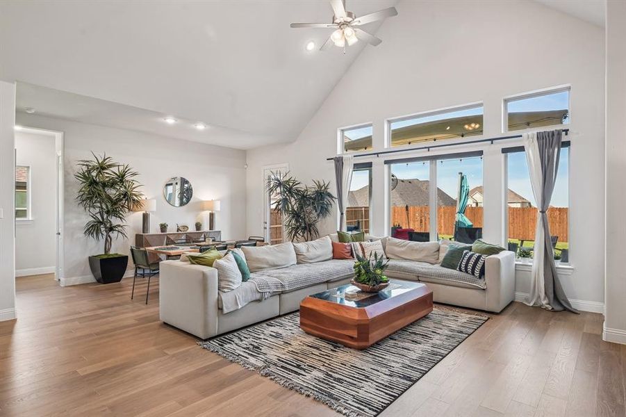 Furnished interior view inside a new home in Ridge Crossing, Waxahachie (Image 10).