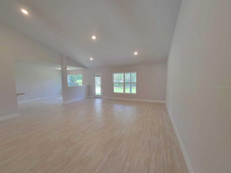 Spacious, unfurnished interior of a new home in , Ocala (Image 21).