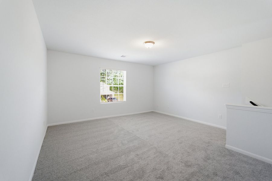 Spacious, unfurnished interior of a new home in The Pines at Seven Coves, Willis (Image 20).