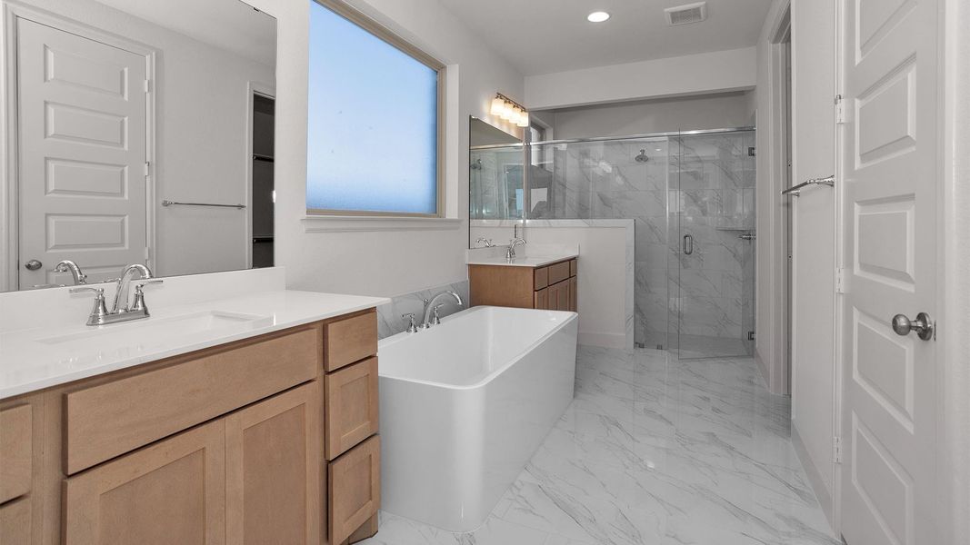Furnished interior view inside a new home in Valencia, Manvel (Image 6).