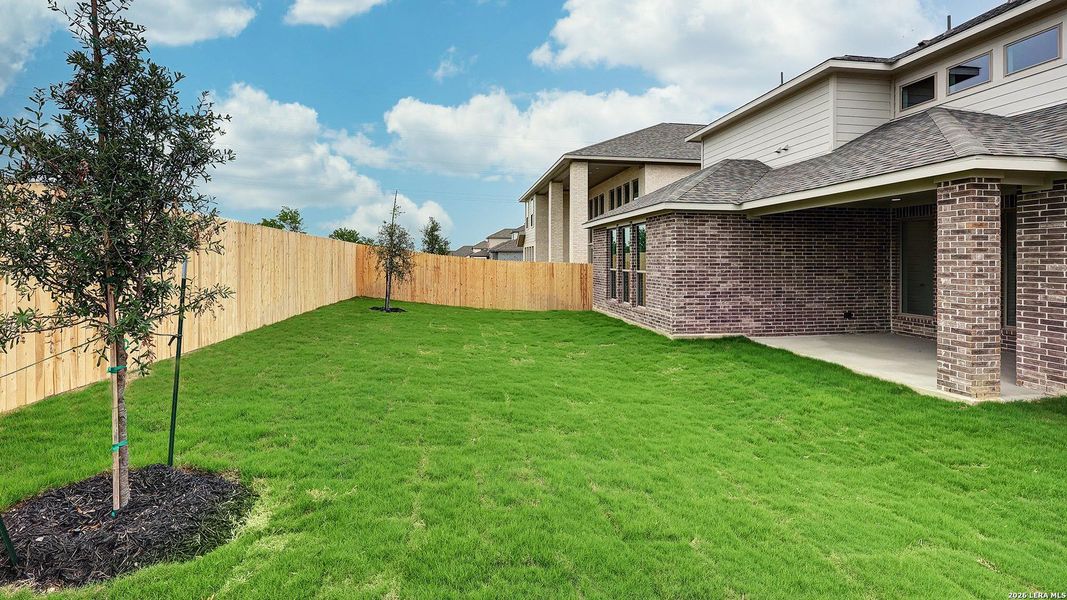 Exterior details and patio area of a home in Haby Hill, San Antonio (Image 4).