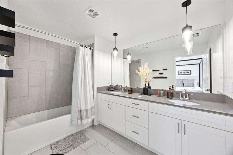 Furnished interior view inside a new home in , Kissimmee (Image 28).