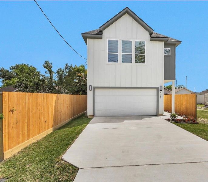 Front exterior of a new home in , Houston, TX, highlighting curb appeal (Image 19).