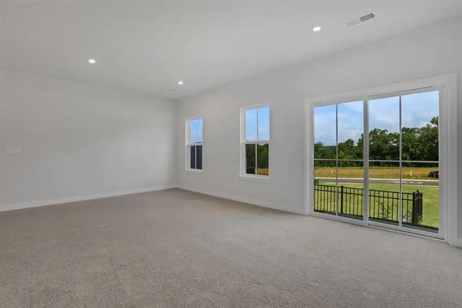Spacious, unfurnished interior of a new home in Laurel Fields, Gainesville (Image 32).