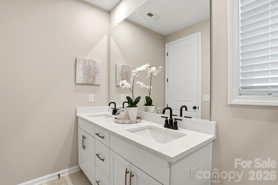 Primary Bedroom Ensuite, Main Level