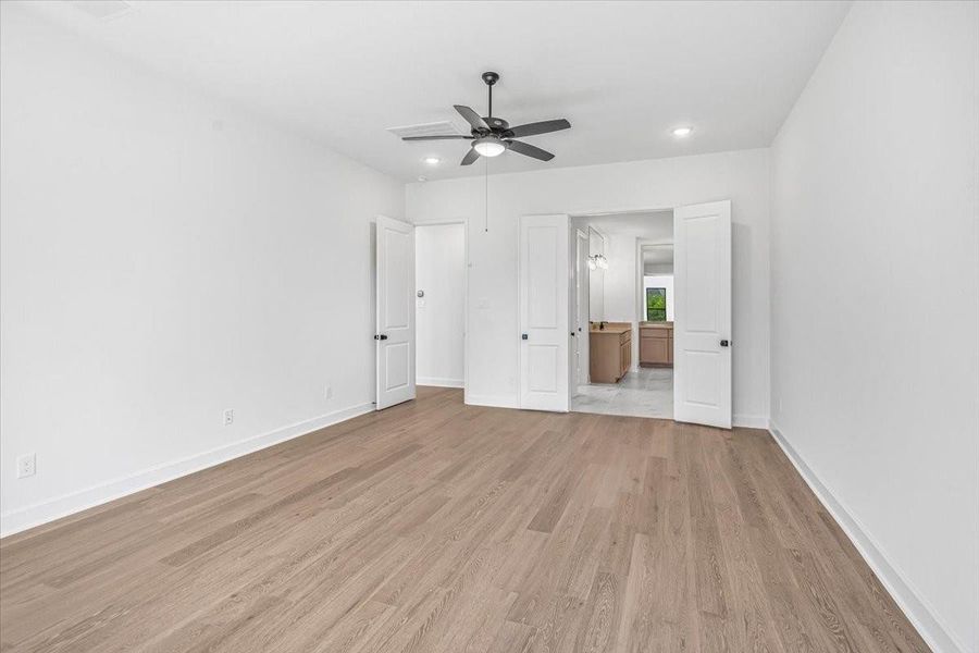 Spacious, unfurnished interior of a new home in , Missouri City (Image 36).