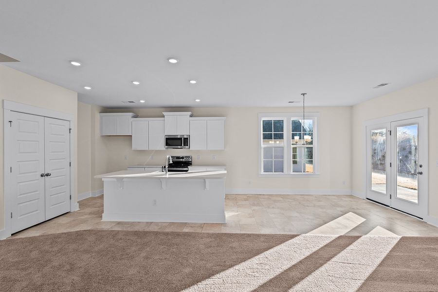 Spacious, unfurnished interior of a new home in Fieldstone, Lexington (Image 28).