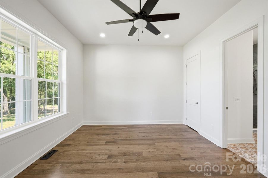 Spacious, unfurnished interior of a new home in , Monroe (Image 17).