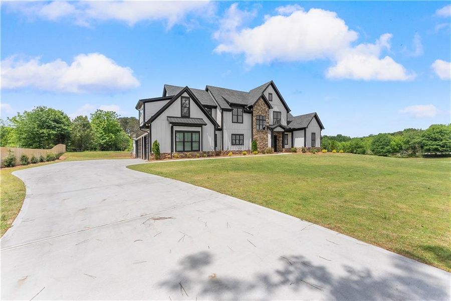 Front exterior of a new home in , Cumming, GA, highlighting curb appeal (Image 29). Front exterior of a new home in , Cumming, GA, highlighting curb appeal (Image 29).