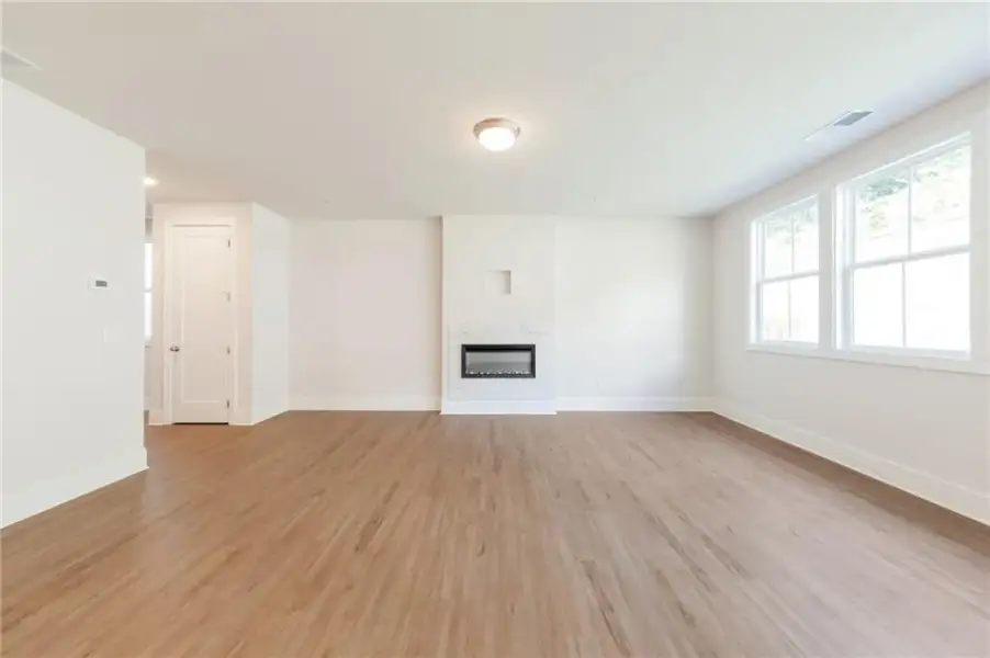 Spacious, unfurnished interior of a new home in , Marietta (Image 13).