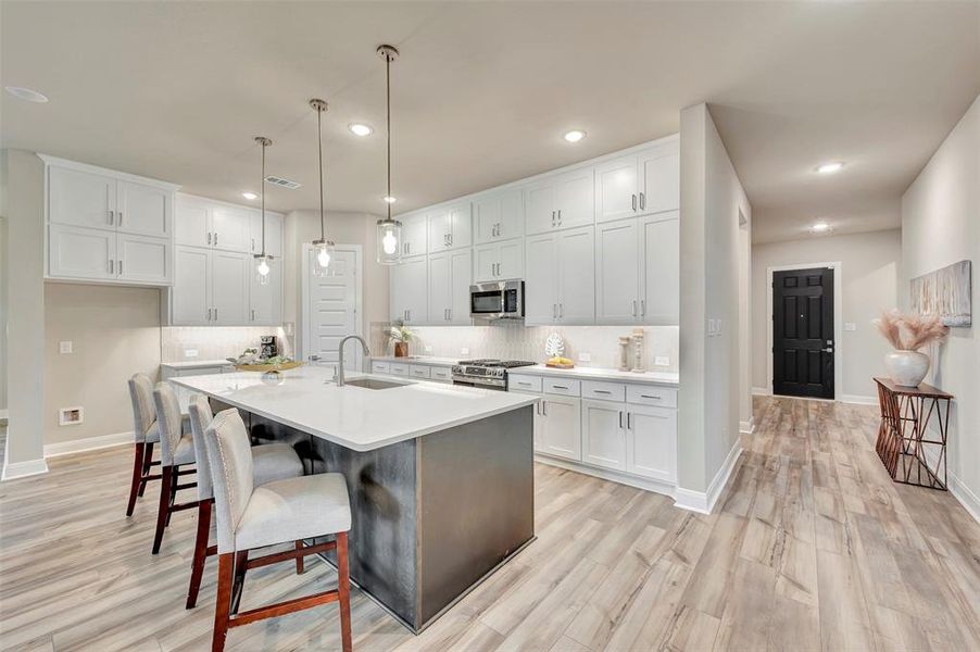 Furnished interior view inside a new home in Myrtle Creek, Waxahachie (Image 8).