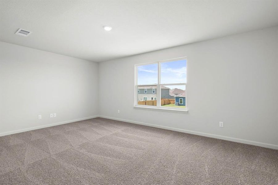 Spacious, unfurnished interior of a new home in Logan Square, Fort Worth (Image 8).