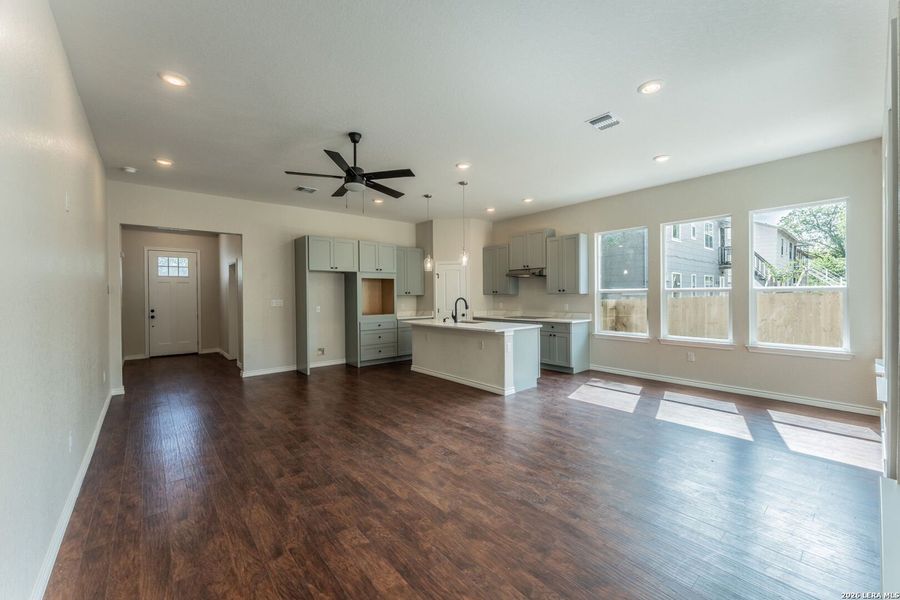 Spacious, unfurnished interior of a new home in , San Antonio (Image 23).