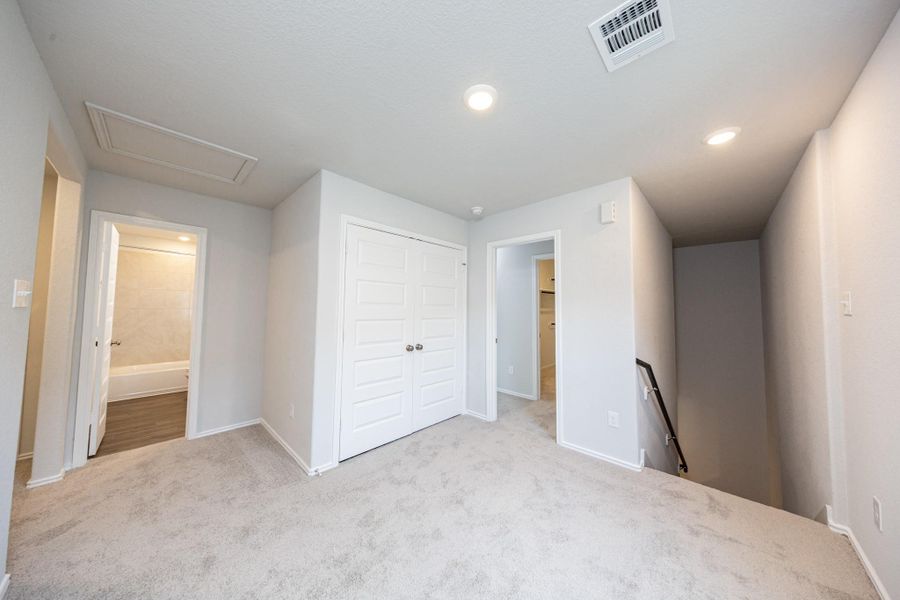 Spacious, unfurnished interior of a new home in Townsend Reserve, Splendora (Image 8).