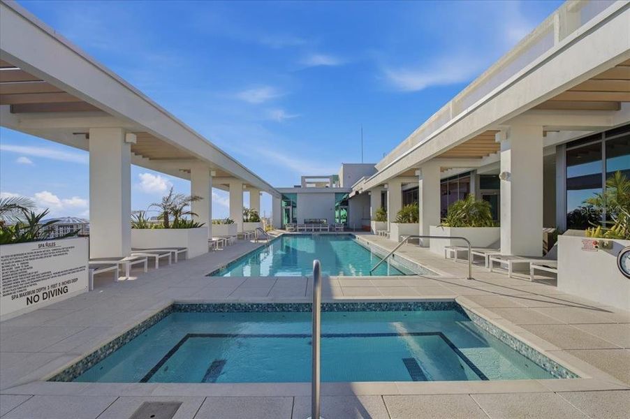 Exterior details and patio area of a home in , St. Petersburg (Image 30).