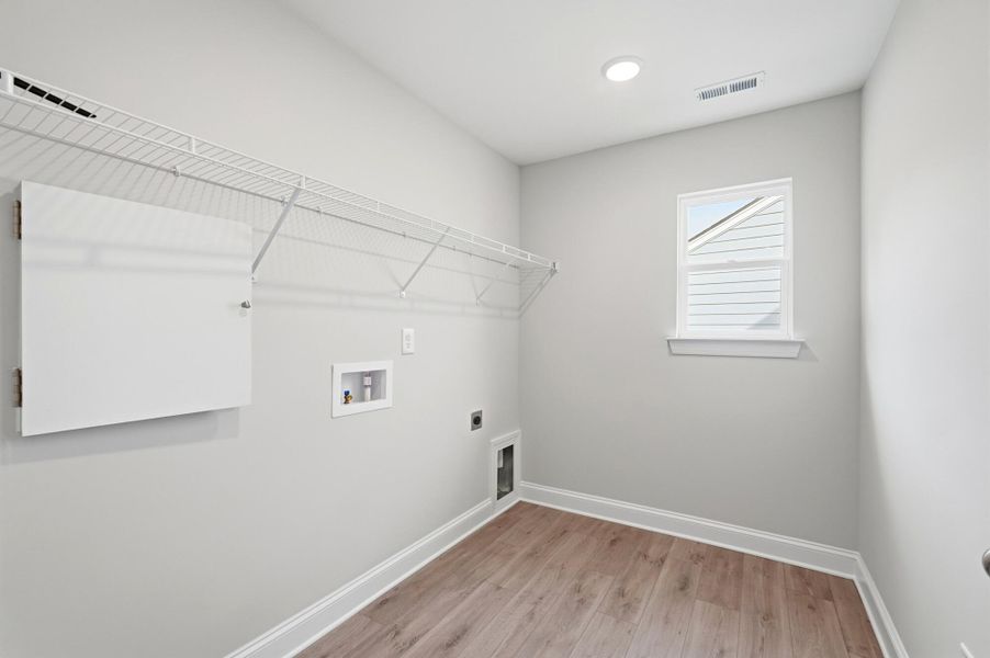 Spacious, unfurnished interior of a new home in Caldwell Forest, Charlotte (Image 27).