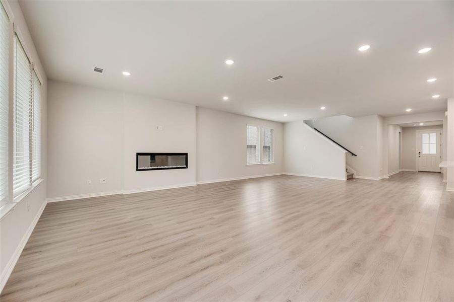 Spacious, unfurnished interior of a new home in Villages of Hurricane Creek, Anna (Image 12).