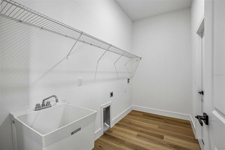 Spacious, unfurnished interior of a new home in , North Port (Image 31).