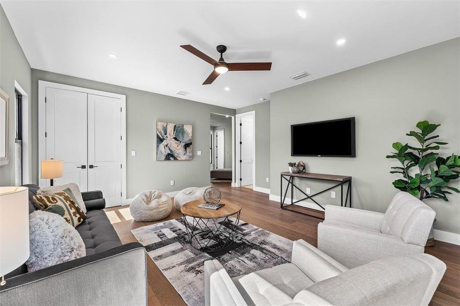 Furnished interior view inside a new home in , Orlando (Image 43).
