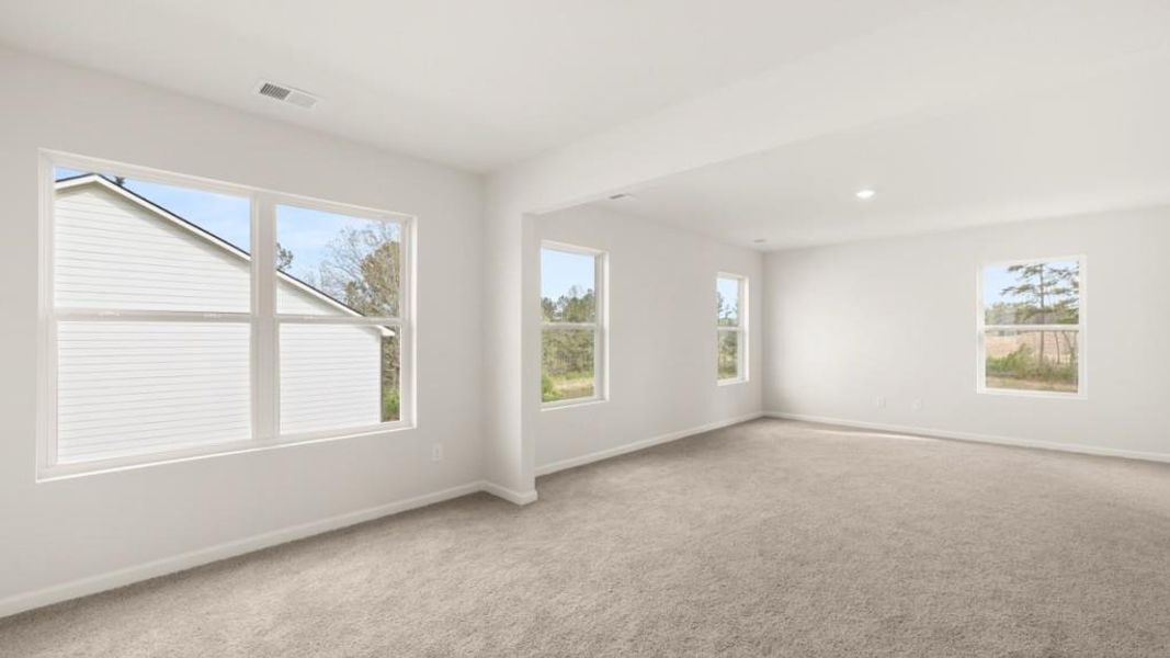 Spacious, unfurnished interior of a new home in Thompson Ridge, Dallas (Image 15).