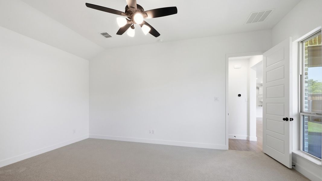 Spacious, unfurnished interior of a new home in Trinity Falls, McKinney (Image 16).