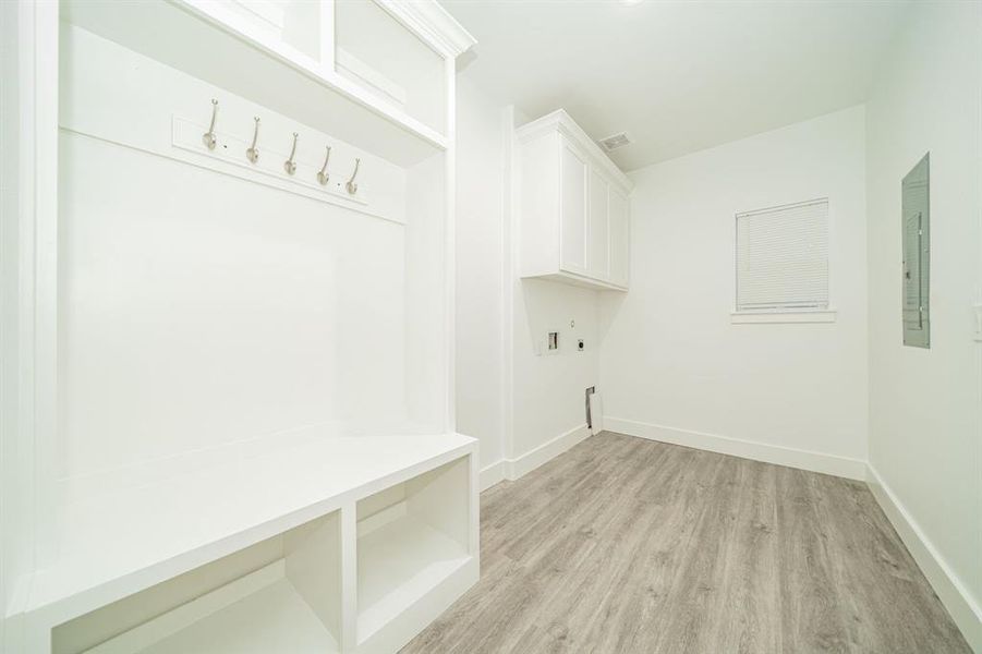 Spacious, unfurnished interior of a new home in , Hawk Cove (Image 15).