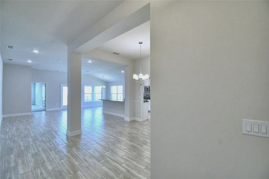Spacious, unfurnished interior of a new home in Lake Juliana Estates, Auburndale (Image 12).