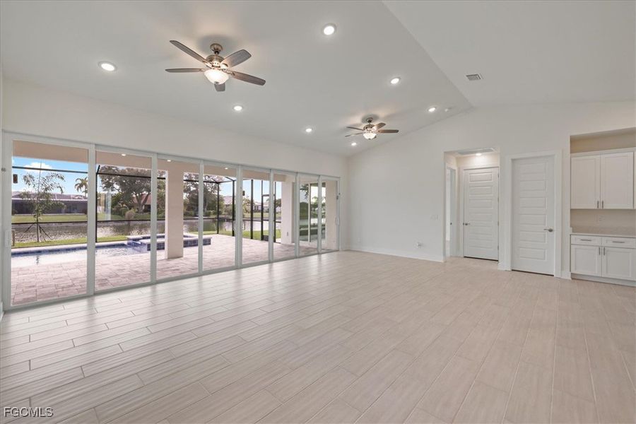 Spacious, unfurnished interior of a new home in Cape Coral, Cape Coral (Image 30).
