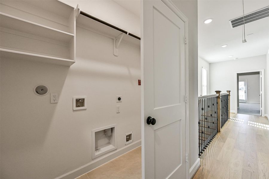 Spacious, unfurnished interior of a new home in Pearland Old Townsite, Pearland (Image 33). Spacious, unfurnished interior of a new home in Pearland Old Townsite, Pearland (Image 33).