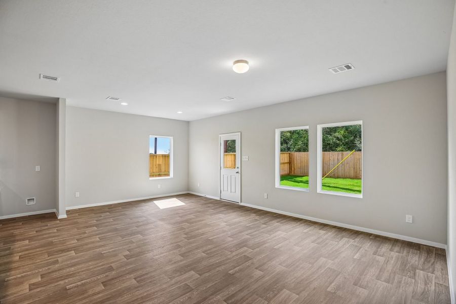 Spacious, unfurnished interior of a new home in Sorella, Tomball (Image 14). Spacious, unfurnished interior of a new home in Sorella, Tomball (Image 14).