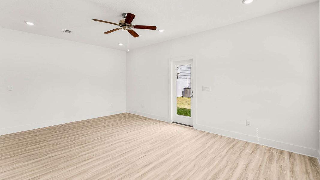 Spacious, unfurnished interior of a new home in Hawks Landing Townhomes, Santa Rosa Beach (Image 18).