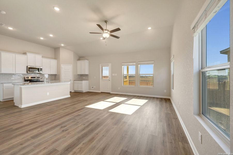 Spacious, unfurnished interior of a new home in Paloma Park, Converse (Image 32).