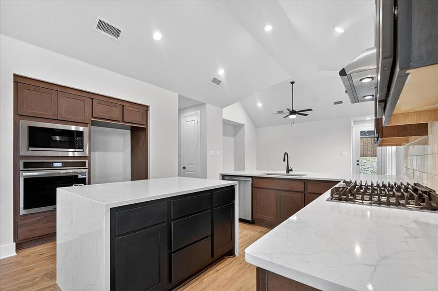 Furnished interior view inside a new home in Heritage Ranch, Sherman (Image 7).