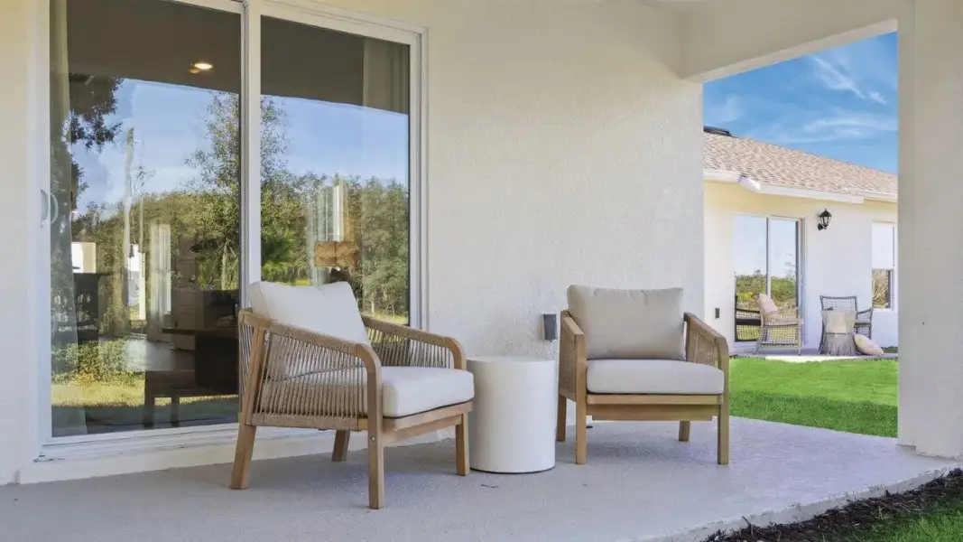 Exterior details and patio area of a home in Hawthorne Ranch, Lakeland (Image 3).