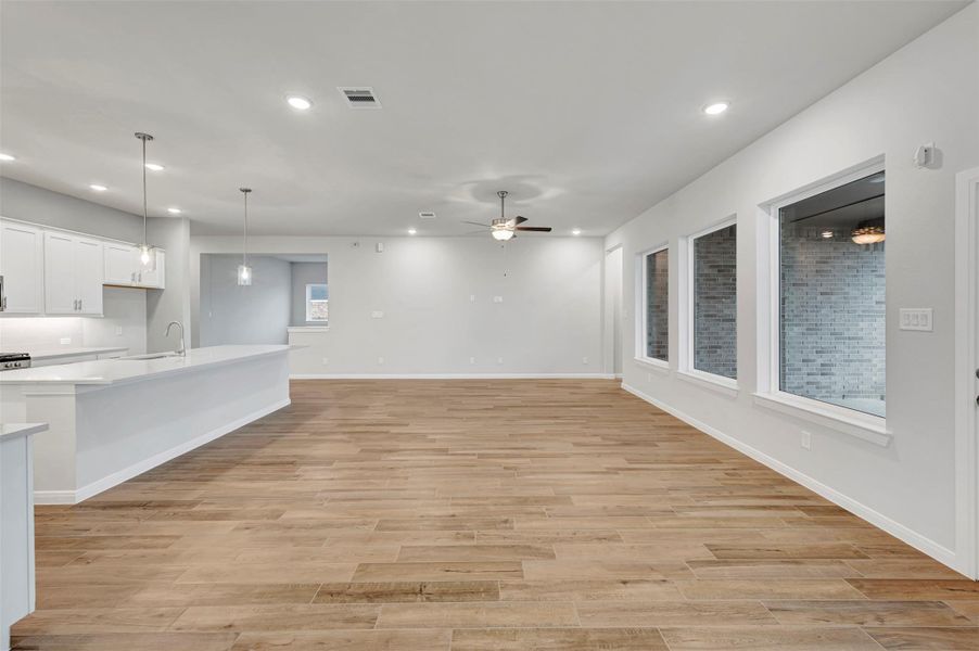 Spacious, unfurnished interior of a new home in The Grand Prairie 50’, Hockley (Image 39).