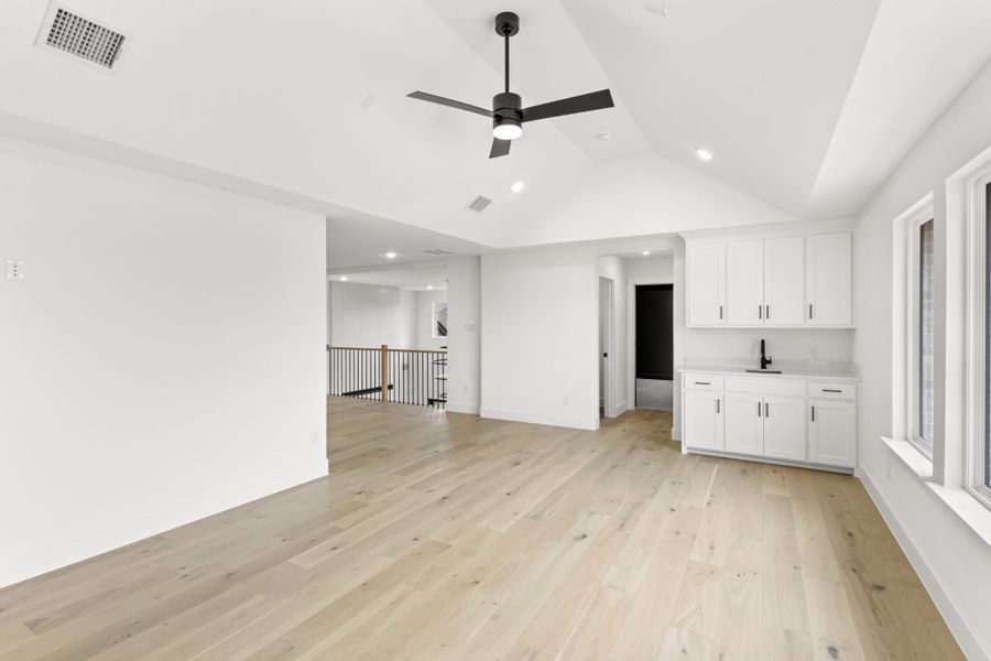 Representative unfurnished interior of a home built from the 6051 by Tradition Homes in Mustang Lakes, McKinney (Image 27).