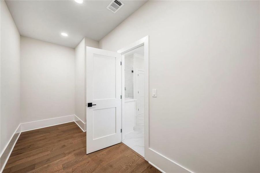 Spacious, unfurnished interior of a new home in , Atlanta (Image 27).