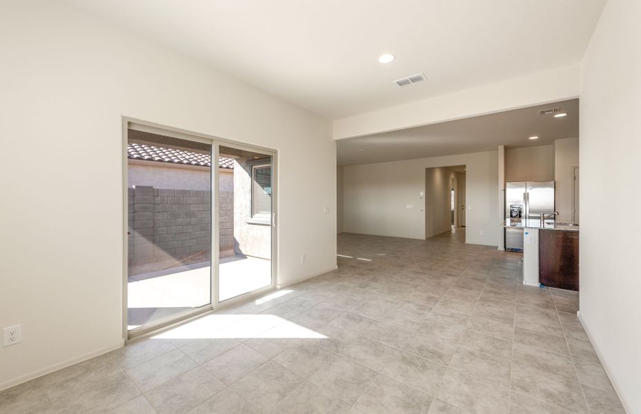 Spacious, unfurnished interior of a new home in Copper Falls, Buckeye (Image 15).