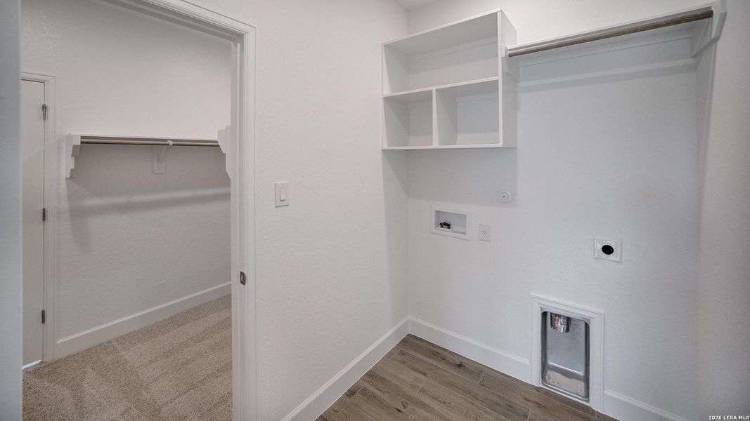 Spacious, unfurnished interior of a new home in Ladera, San Antonio (Image 28).