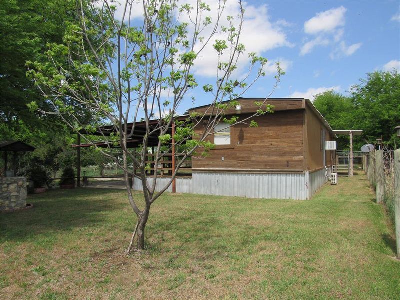 Exterior details and patio area of a home in , Cresson (Image 8).