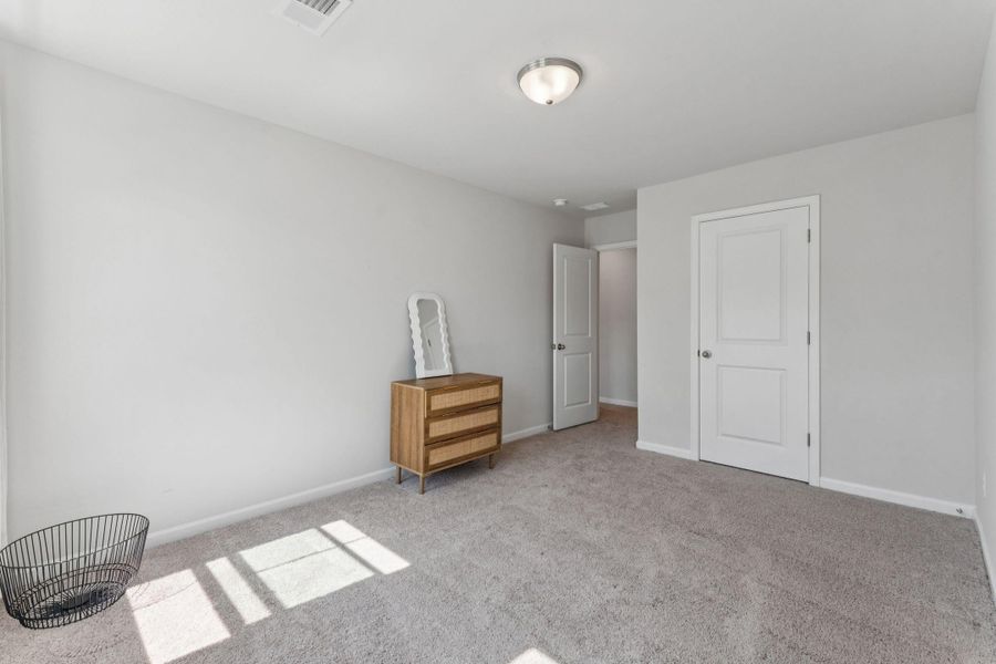 Spacious, unfurnished interior of a new home in , Summerville (Image 24).