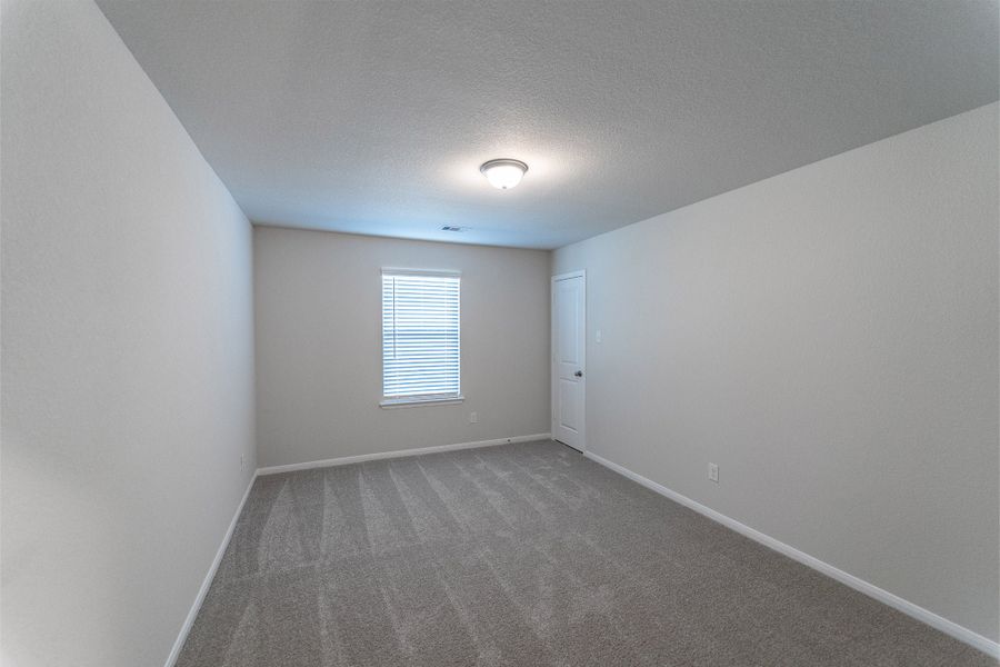 Spacious, unfurnished interior of a new home in Lago Mar, Texas City (Image 20).