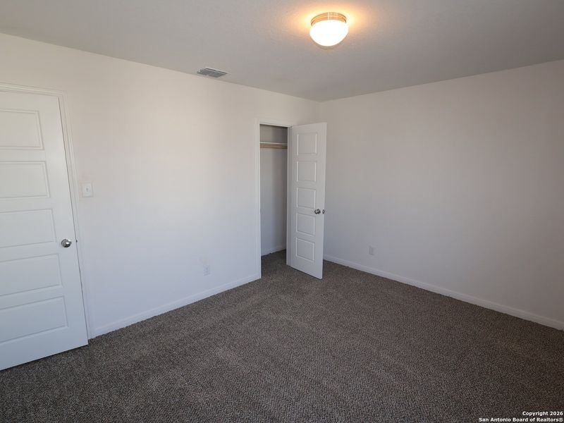 Spacious, unfurnished interior of a new home in Park Place, New Braunfels (Image 16).