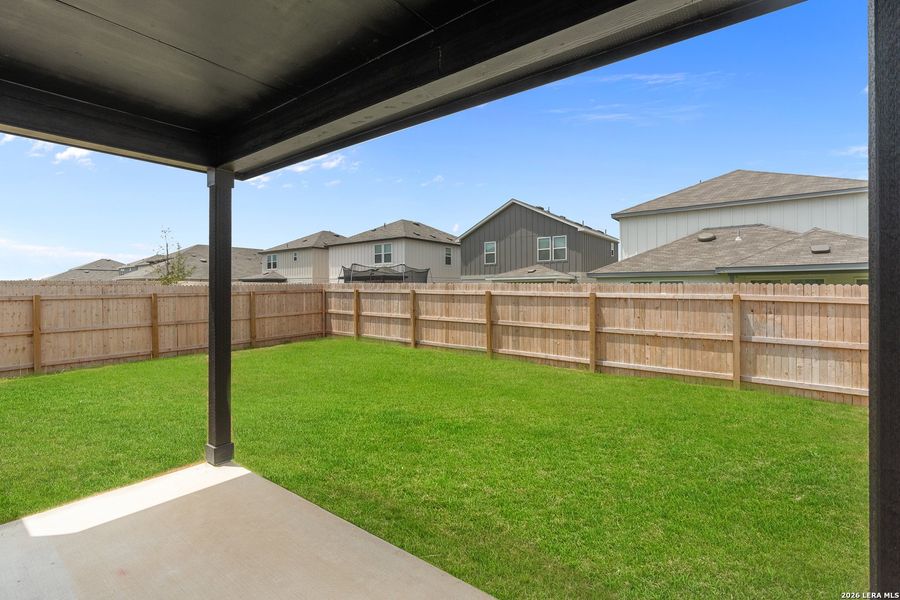 Exterior details and patio area of a home in Cinco Lakes, San Antonio (Image 2).