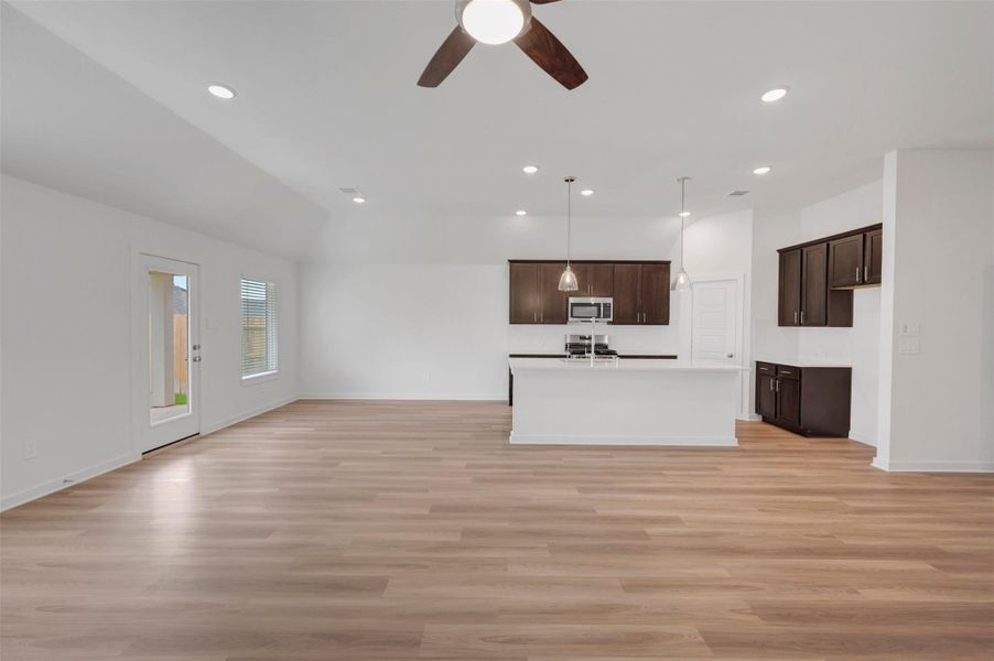 Spacious, unfurnished interior of a new home in Lone Star Landing, Montgomery (Image 24).