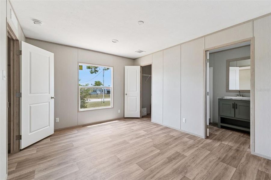Spacious, unfurnished interior of a new home in , Lake Wales (Image 9).