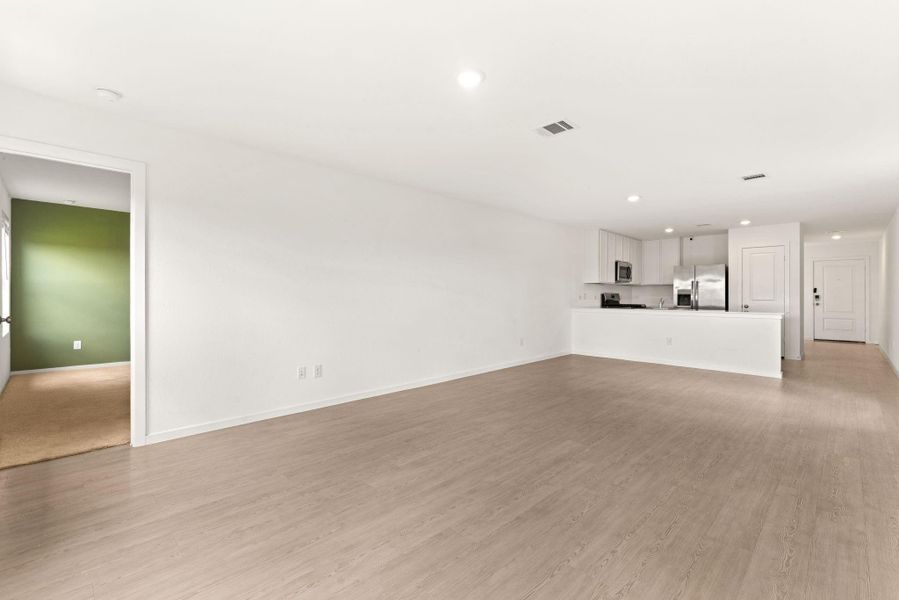 Spacious, unfurnished interior of a new home in , Katy (Image 16).
